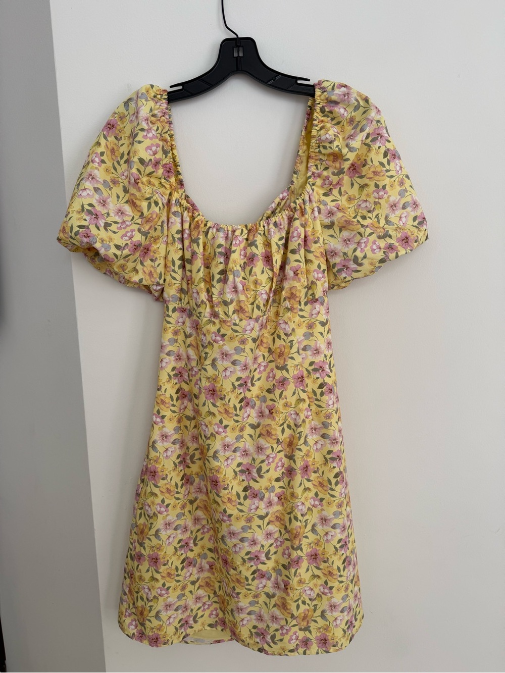 Gianni Bini Yellow Floral Puff-Sleeve Dress with Pink Accents